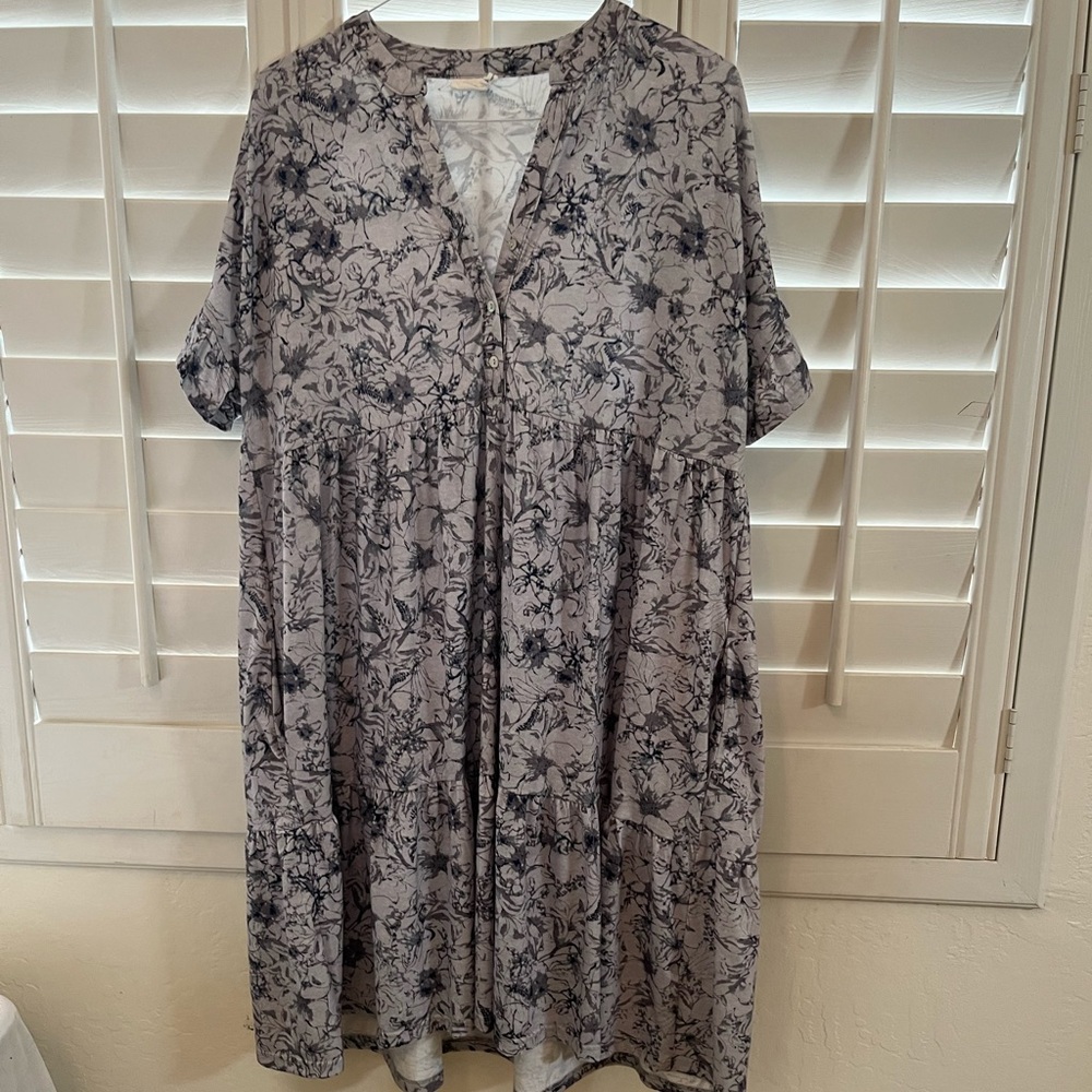 Simple By Suzanne Betro Grey and Navy Floral Button Up Dress